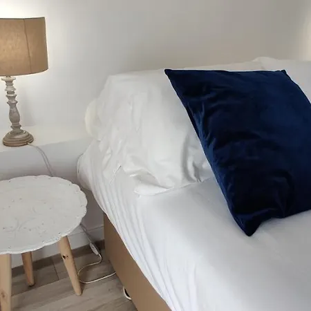 Semesterbostad Historic House-1 Minute To The