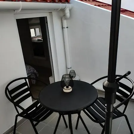Semesterbostad Historic House-1 Minute To The