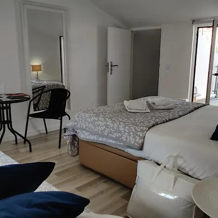 Vakantiehuis Historic House-1 Minute To The *