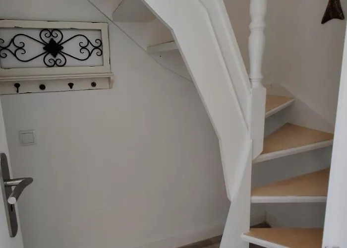 Historic House-1 Minute To The Holiday home *